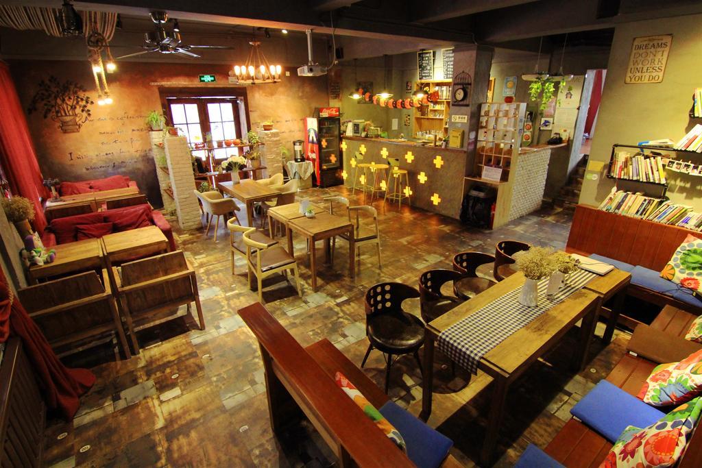 Dalian Buzz Light Year Youth Hostel Exterior foto